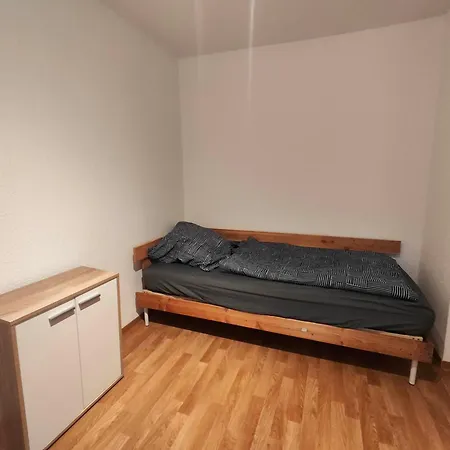 Schoene 4 Raum, 4 - 7 Bett In شقة