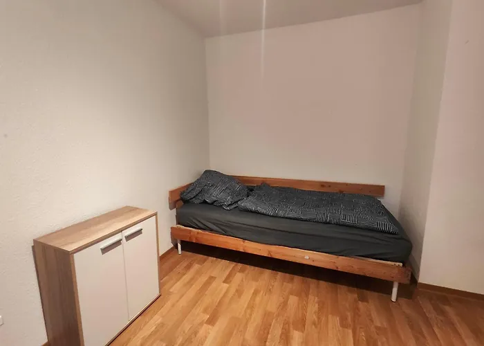 Schoene 4 Raum, 4 - 7 Bett In شقة